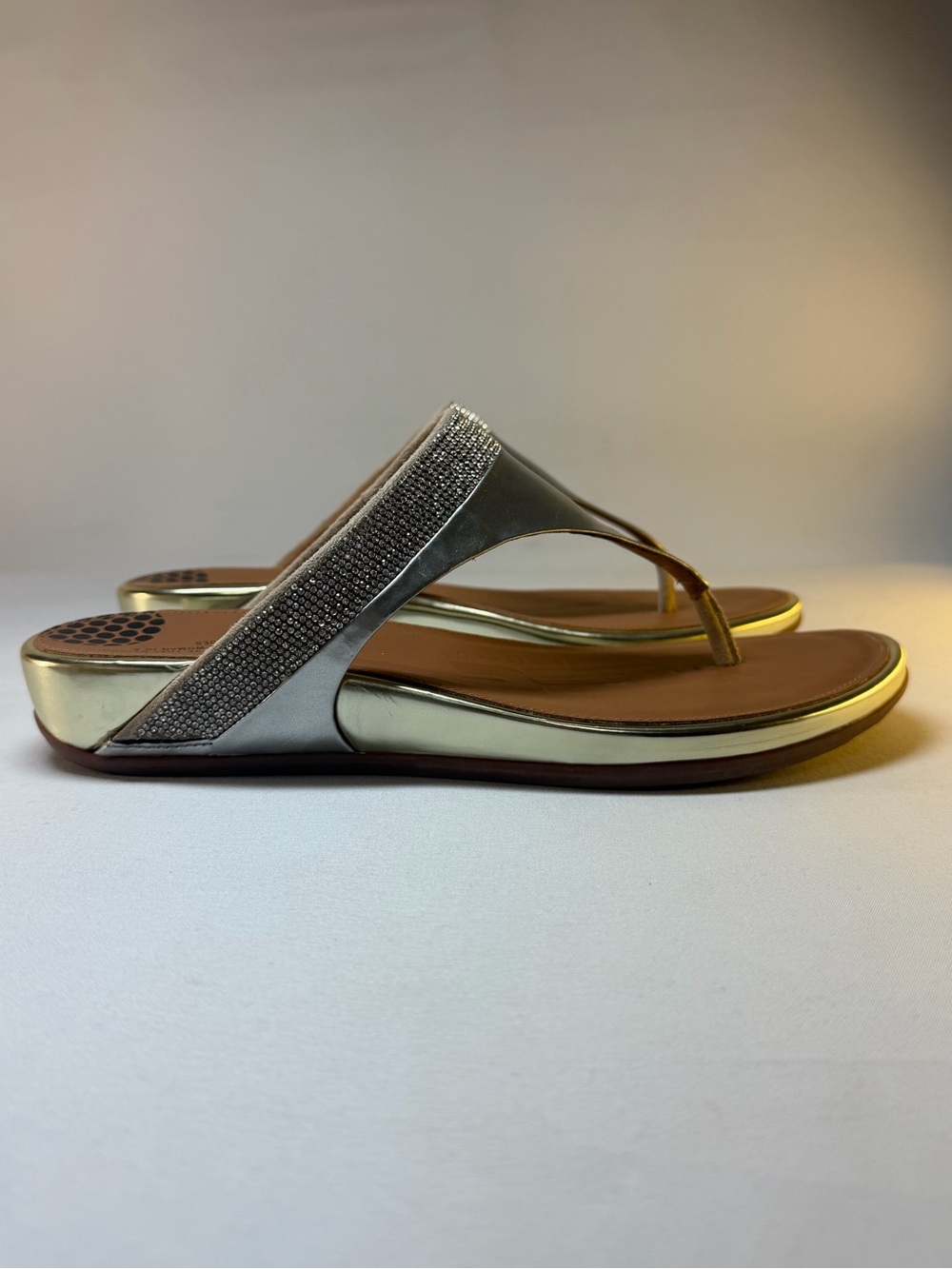 FitFlop Banda Micro-Crystal Pale Gold Toe-Post Sandals Size 9